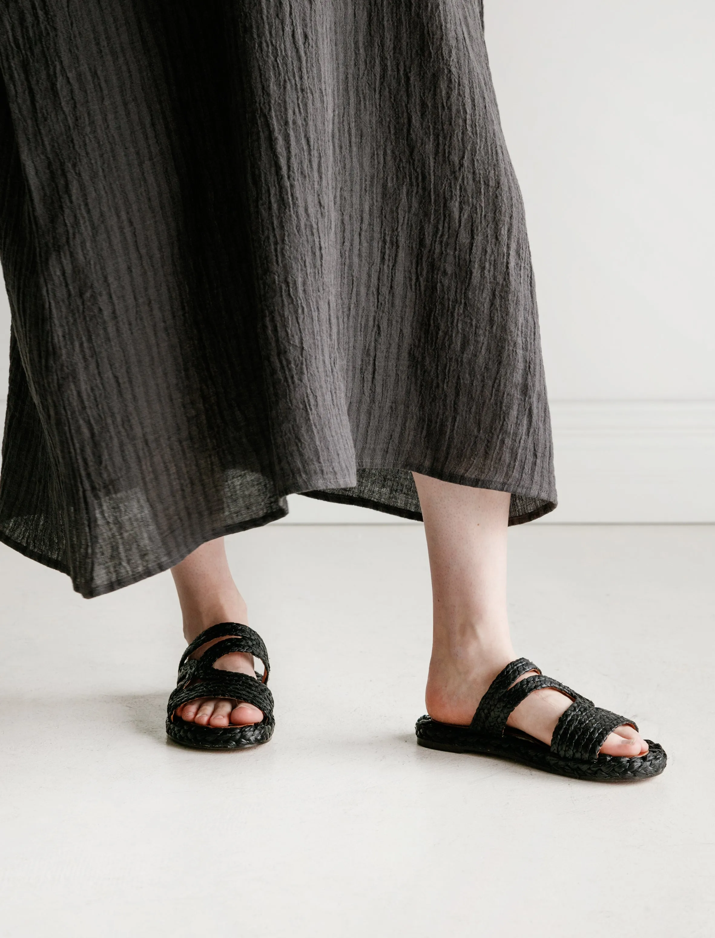 Aura Raffia Sandal Black