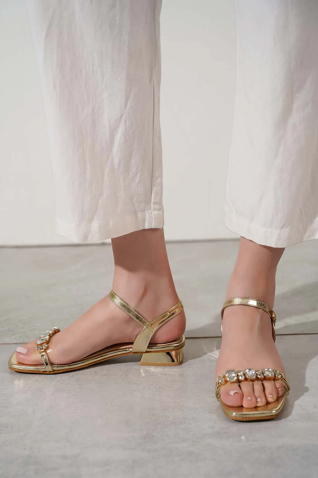 BLOCK HEELED SANDAL