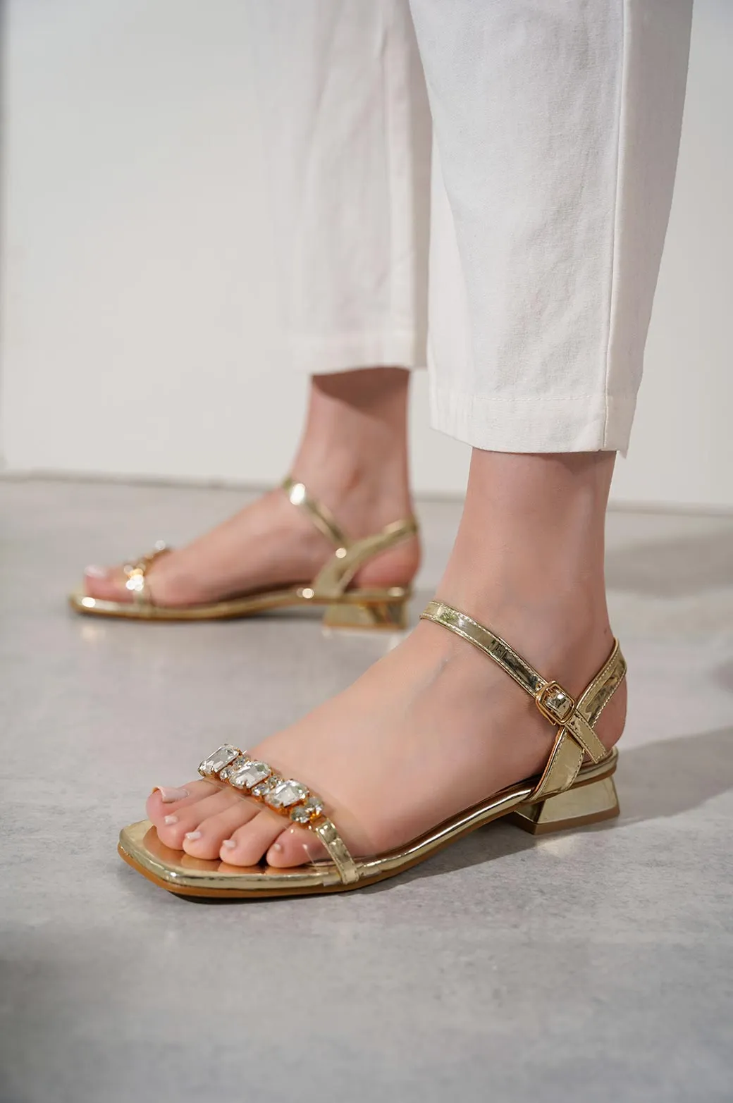 BLOCK HEELED SANDAL