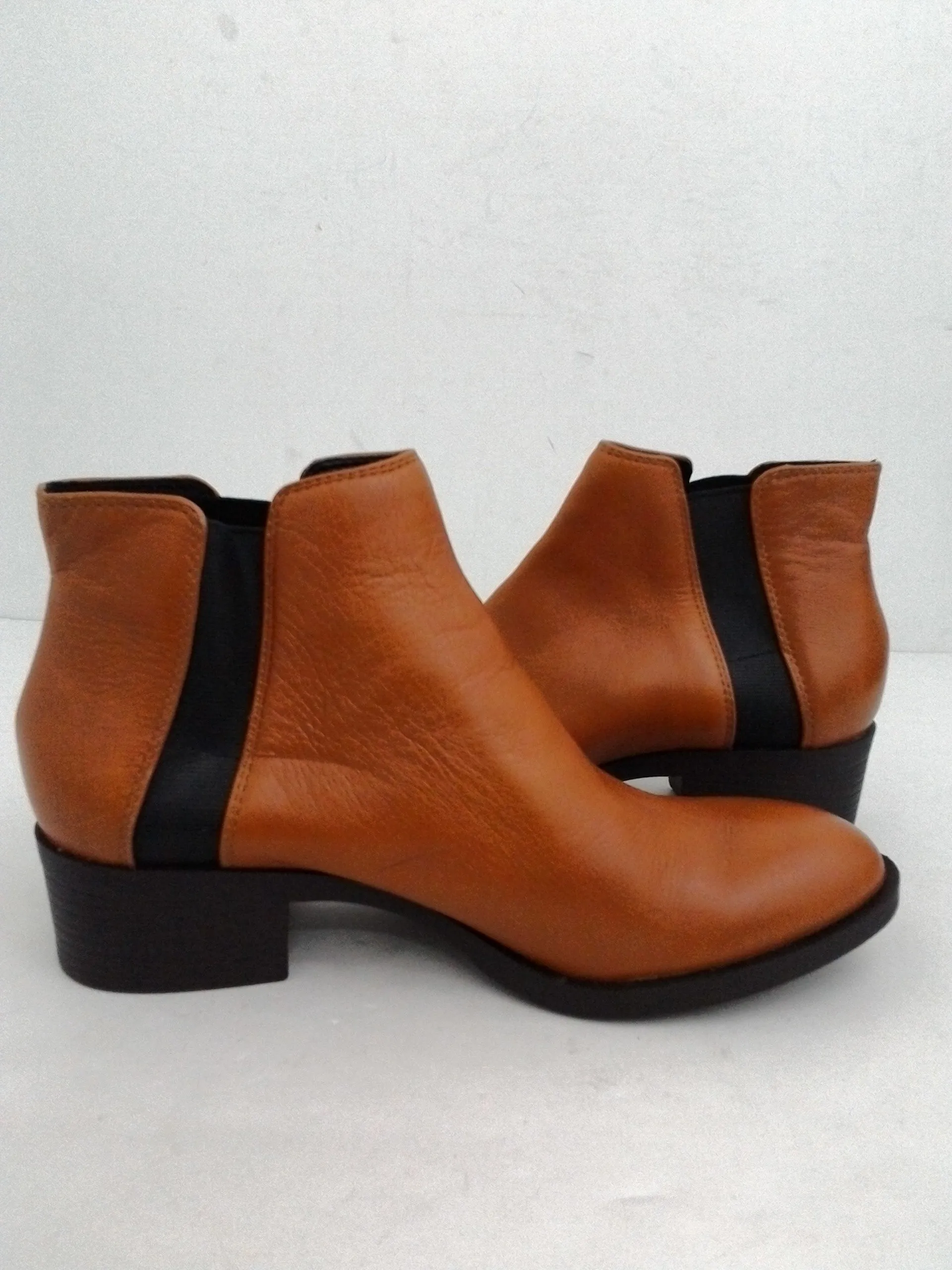 Kenneth Cole Women's Levon Chelsea Booties Size 7 M